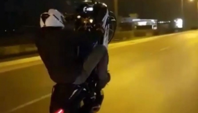 Trafikte ’pes’ dedirten görüntüler!