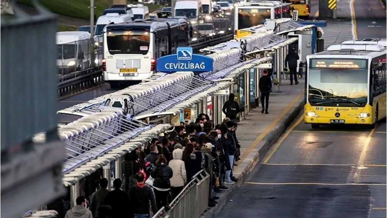 İstanbul'da yarın toplu taşıma öğrencilere ve görevlilere ücretsiz olacak