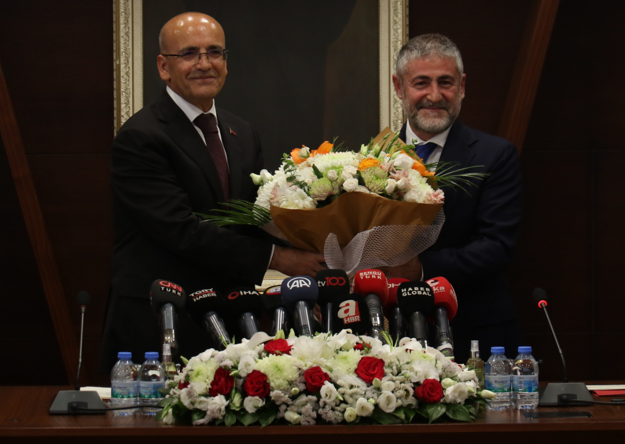 Hazine ve Maliye Bakanı Mehmet Şimşek görevi Nureddin Nebati'den devraldı