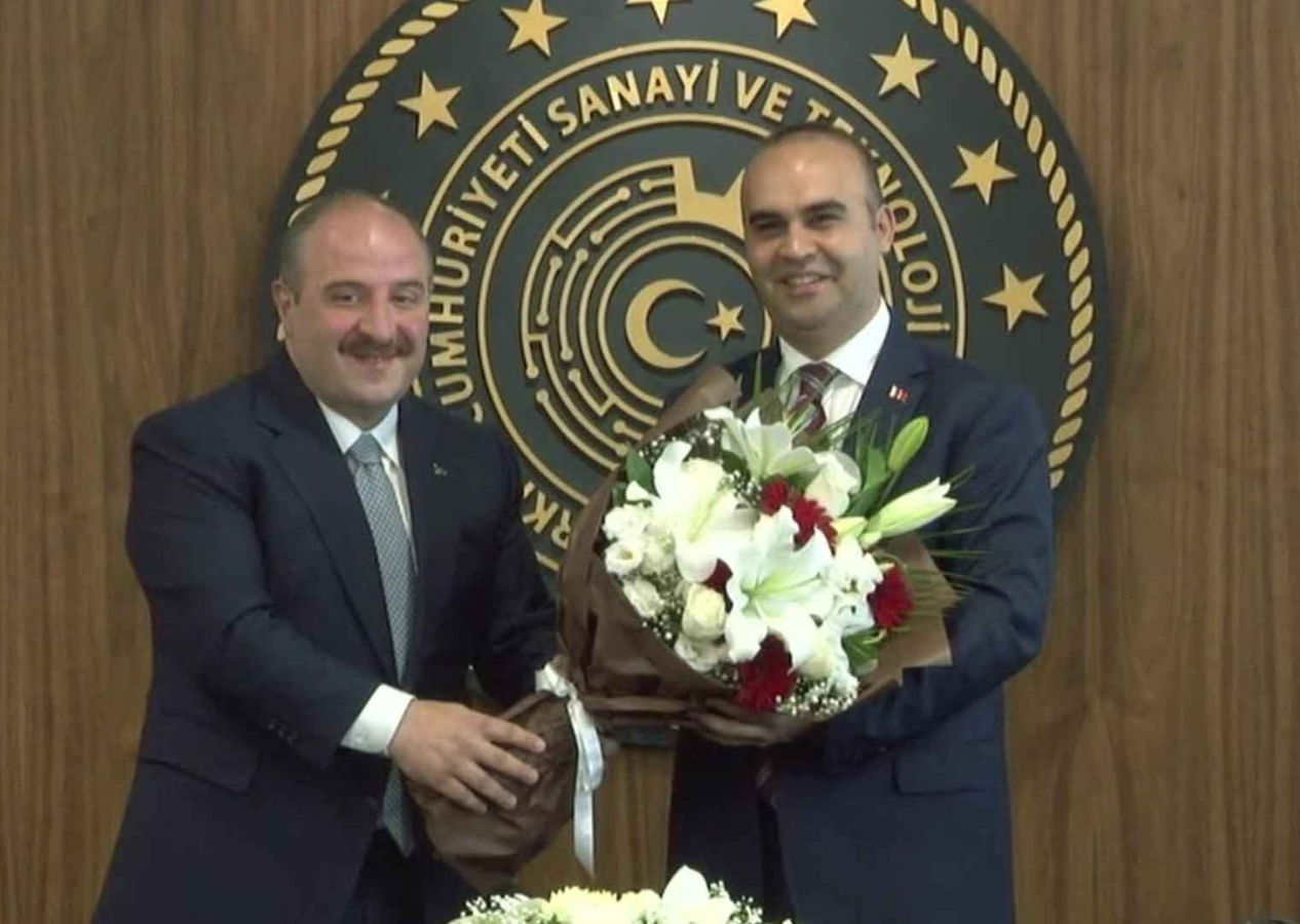 Kabine'de ilk devir teslim! Mehmet Fatih Kacır, Sanayi ve Teknoloji Bakanlığı görevini Mustafa Varank'tan devraldı