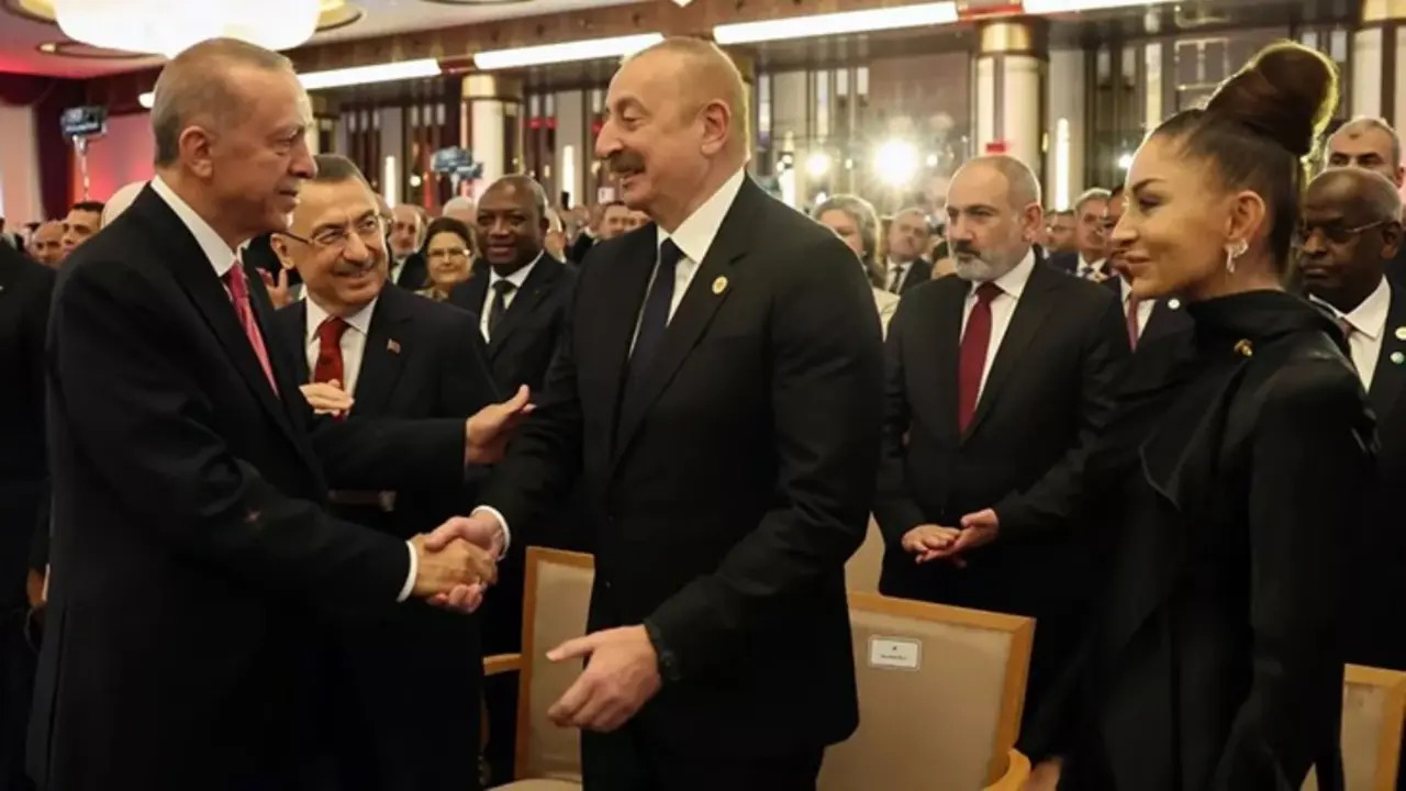 Külliye'deki kare sonrası Nikol Paşinyan ülkesinde hain ilan edildi!