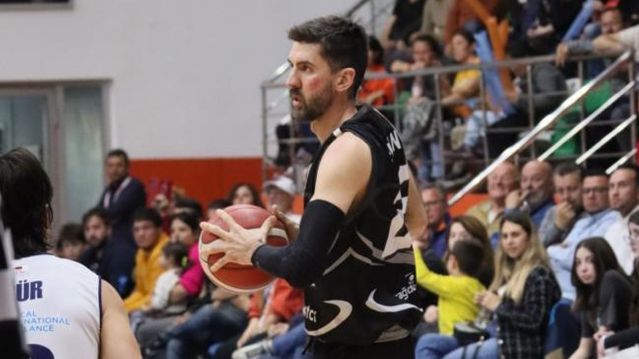 Erkan Veyseloğlu'ndan basketbol tarihinde bir ilk