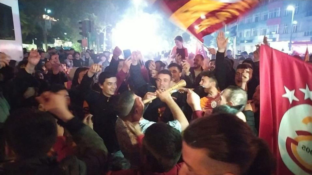 Şampiyonluk kutlamasında sürpriz evlilik teklifi