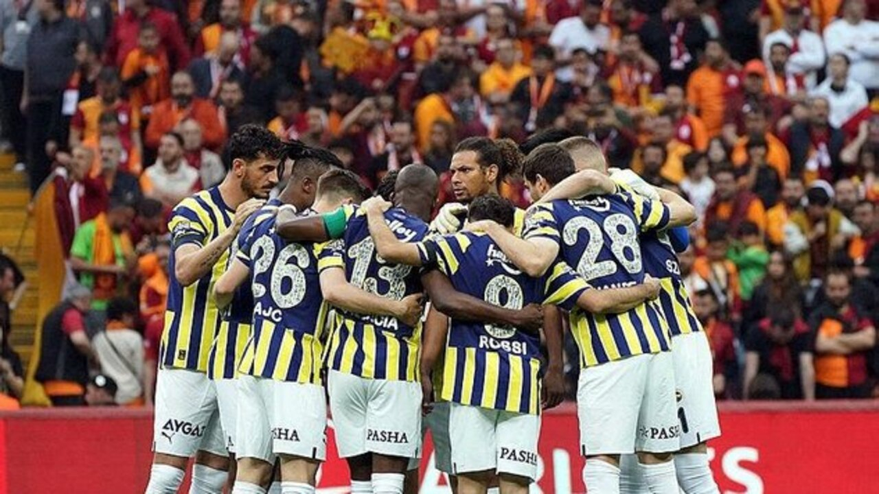Fenerbahçe taraftarından yönetime istifa çağrısı!