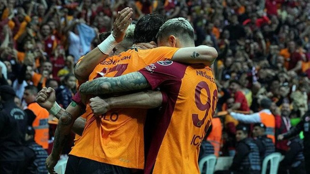 Galatasaray'dan Fenerbahçe'ye şarkılı gönderme!