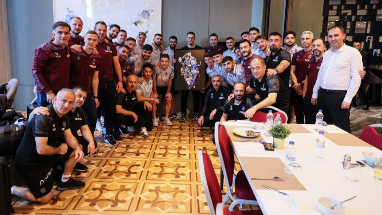 Marek Hamsik'e tablo hediye edildi