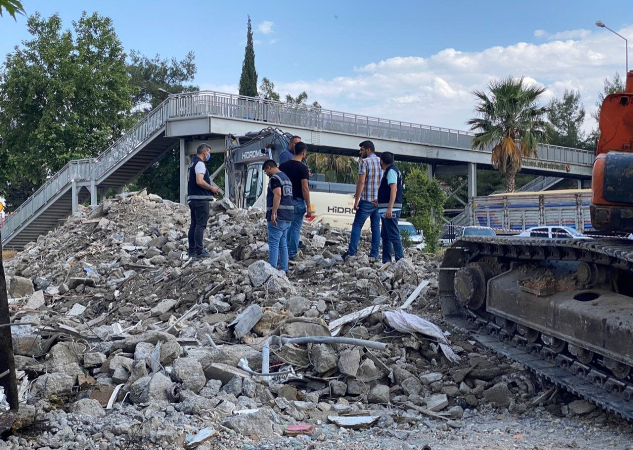 Depremin 122. gününde enkazdan kadın cesedi çıktı!