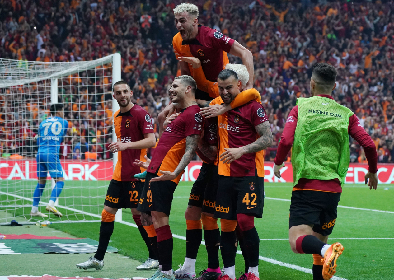 Galatasaray'da 5 isim takımdan ayrıldı! Transferde hareketli saatler