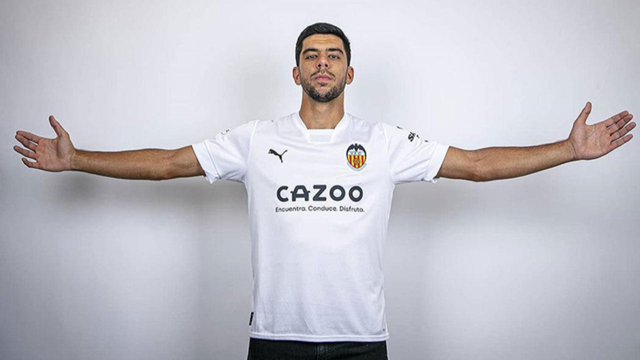 Valencia, Cenk Özkacar'ın bonservisinin alındığını açıkladı