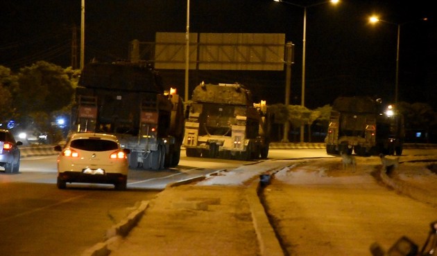 TSK'dan Kilis'e takviye obüs ve tank...
