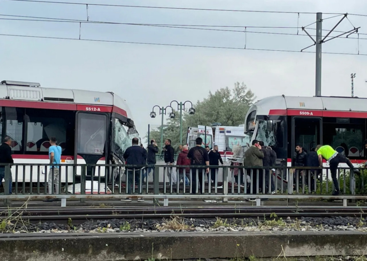 Samsun'un Canik ilçesinde iki tramvay kafa kafaya çarpıştı: 20'den fazla yaralı var!