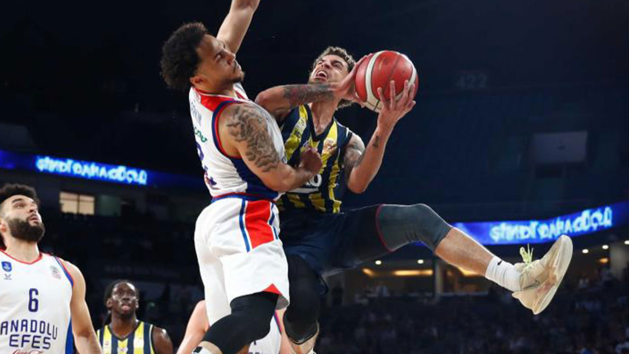 Anadolu Efes-Fenerbahçe Beko maçının hakemi kariyerine son verdi