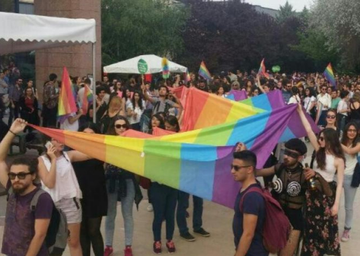 ODTÜ’de yasak olmasına rağmen yürüyüş düzenlemek isteyen LGBT’lilere müdahale edildi