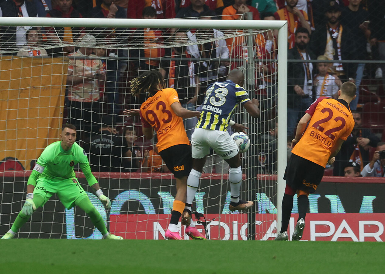 Fenerbahçe'den Valencia kararı! Cimbom'un istediği yıldız...