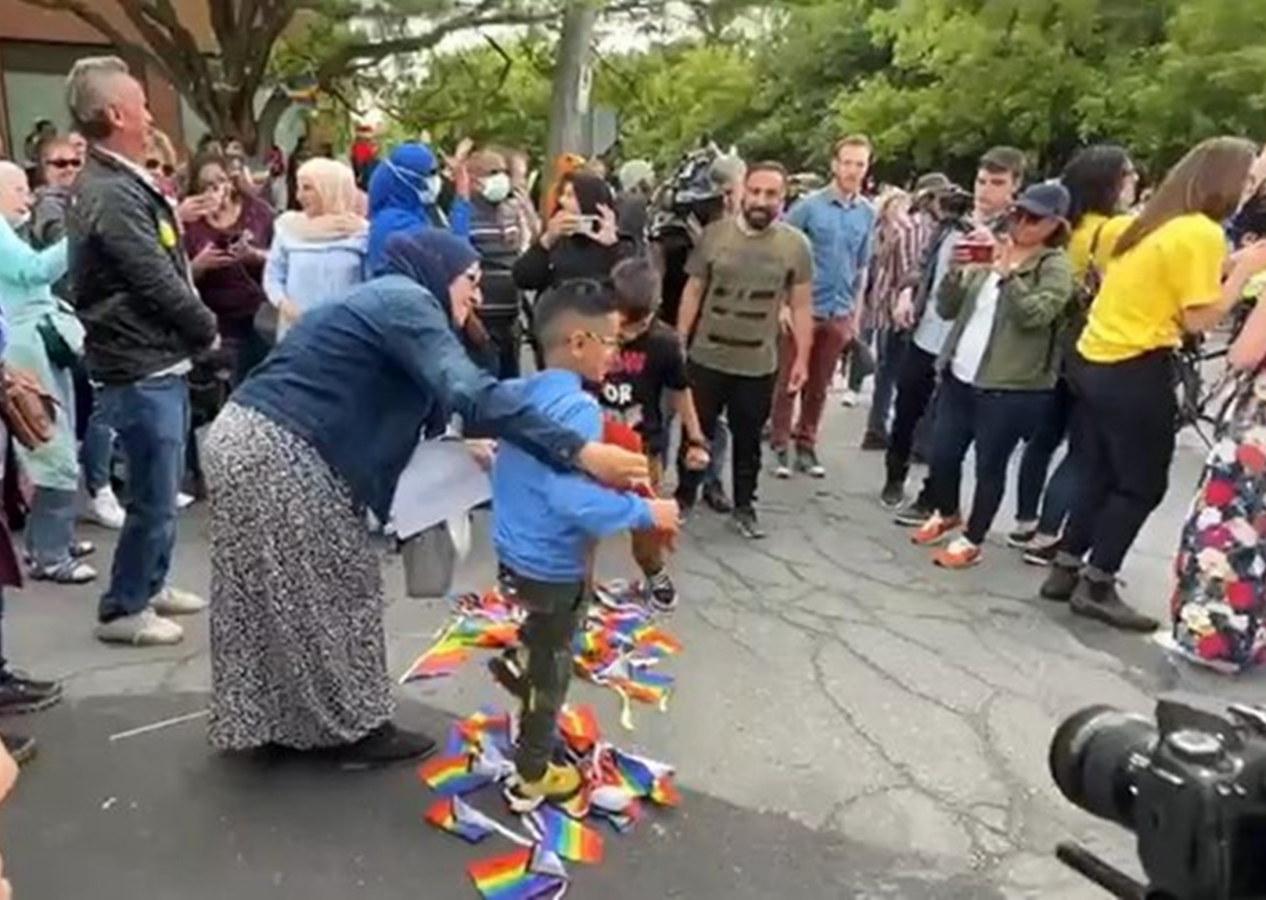Kanada'da Müslüman ve Hristiyan ailelerden LGBT tepkisi: Çocuklarımızı rahat bırakın