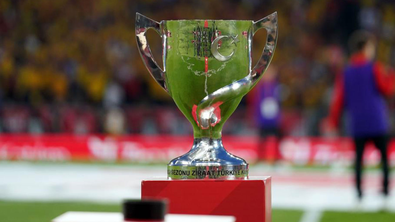 Fenerbahçe'nin kamp kadrosu belli oldu