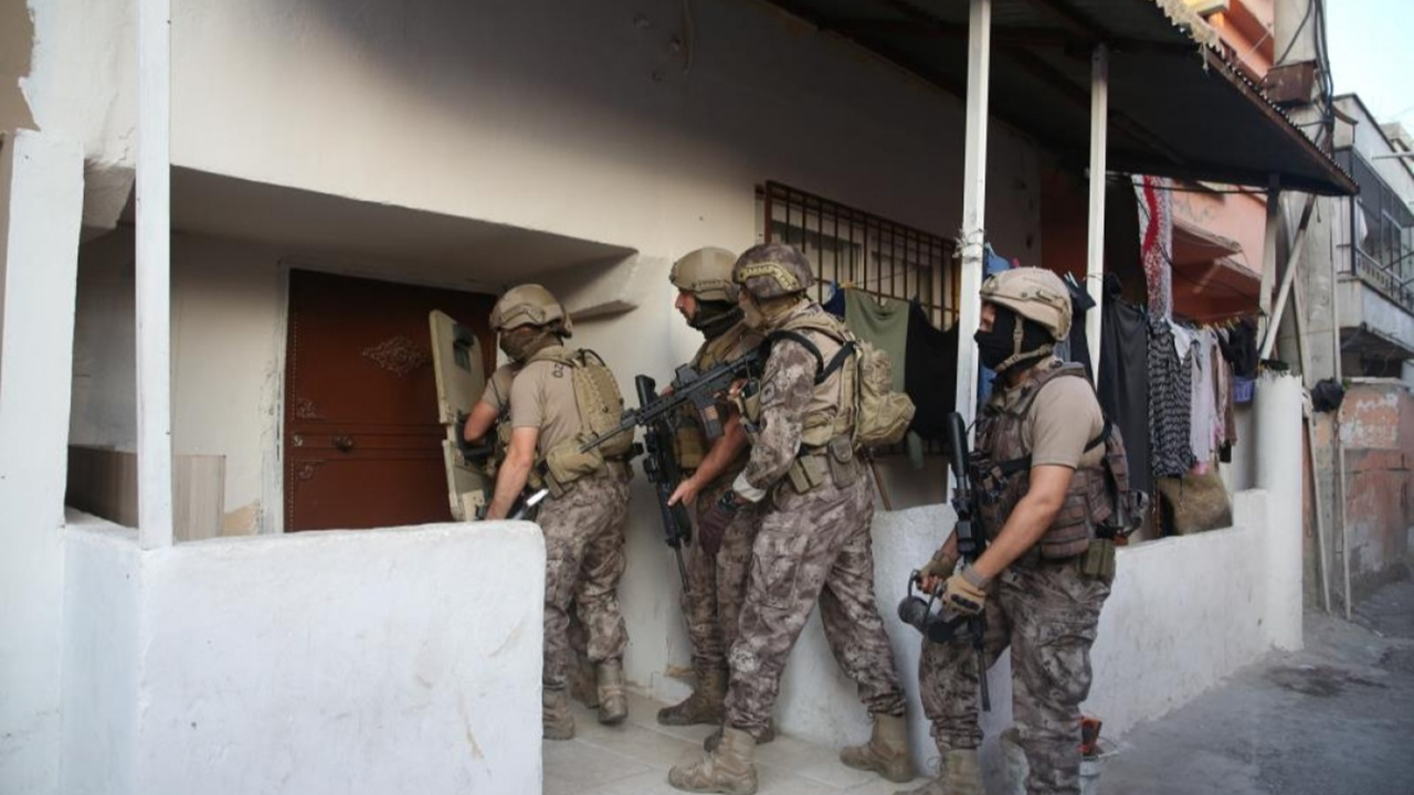 30 adrese 300 polisle şafak operasyonu: 31 uyuşturucu satıcısına gözaltı kararı