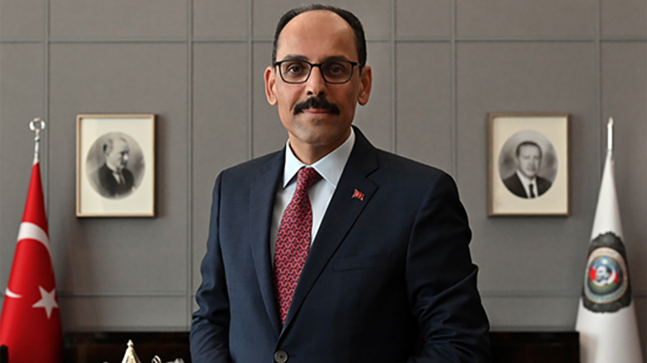 MİT Başkanı İbrahim Kalın'dan makam odasında ilk fotoğraf