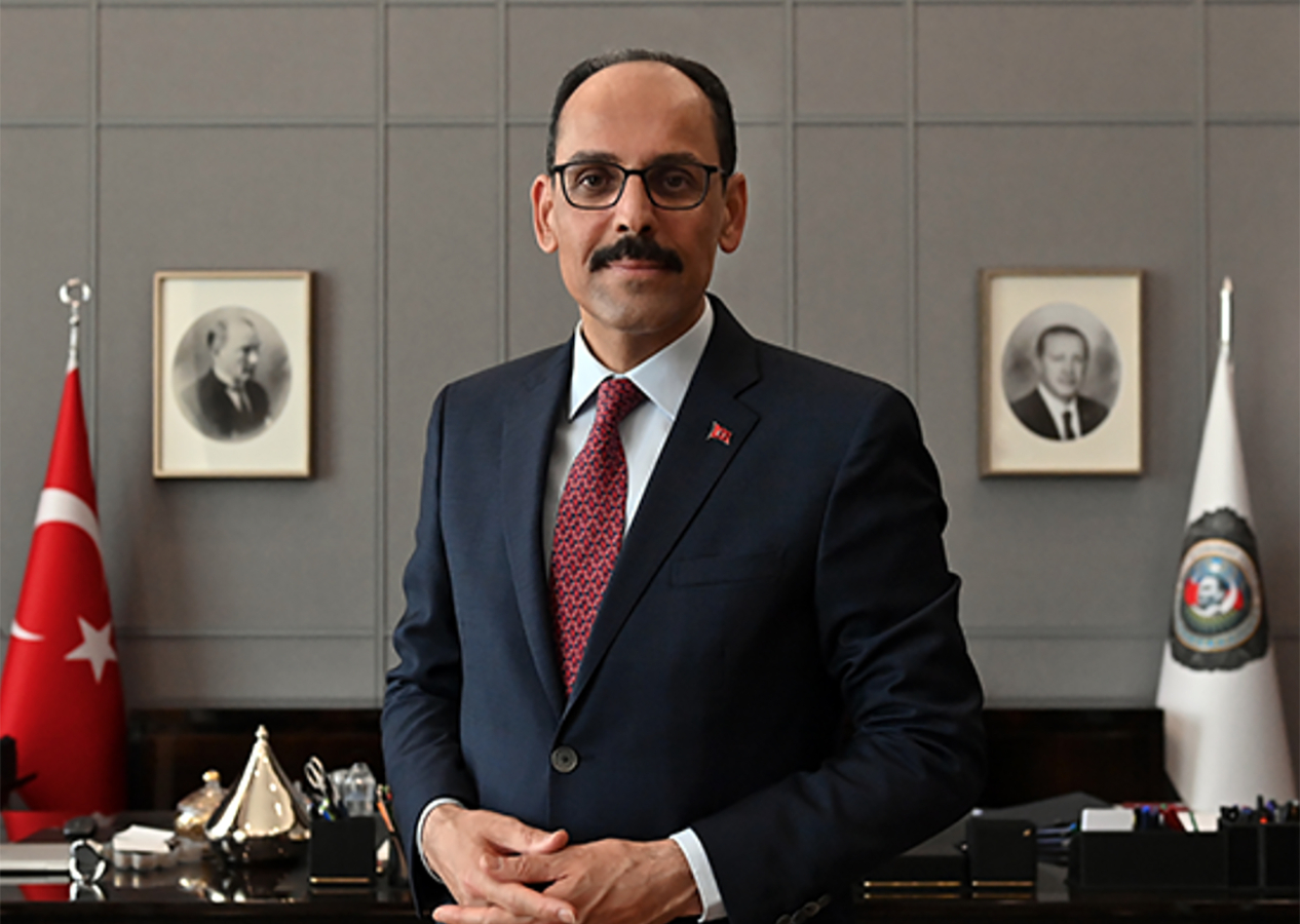 MİT Başkanı İbrahim Kalın'dan makam odasında ilk fotoğraf