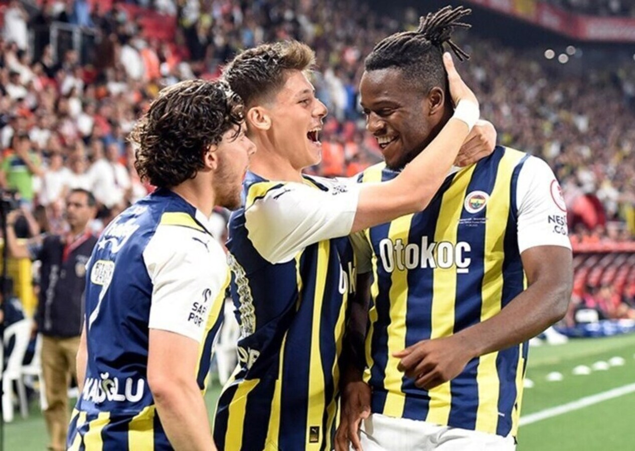 Fenerbahçe'nin yeni sezon forması görücüye çıktı!