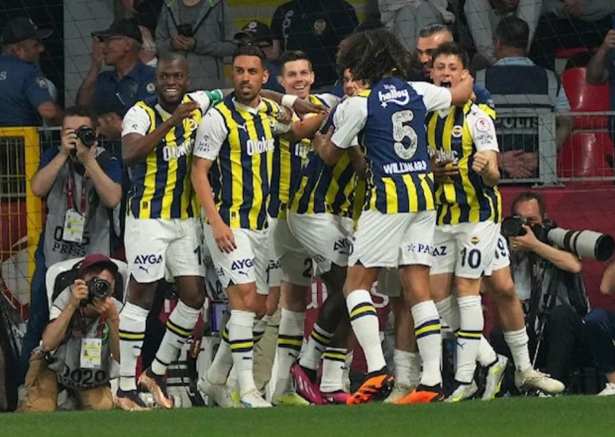 Fenerbahçe 2 - 0 Başakşehir | Maçın geniş özeti...