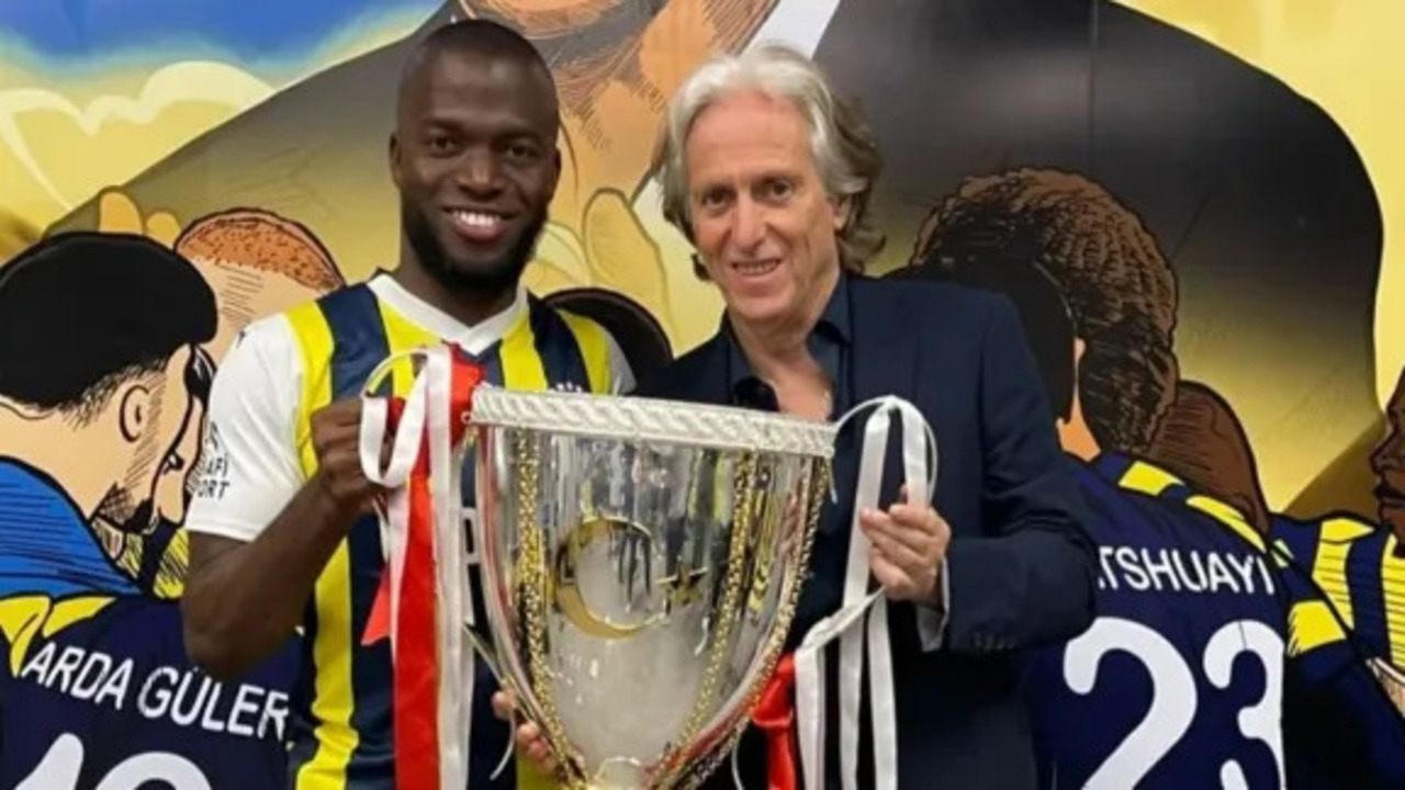 Enner Valencia yuvadan uçtu! İşte böyle duyurdular....