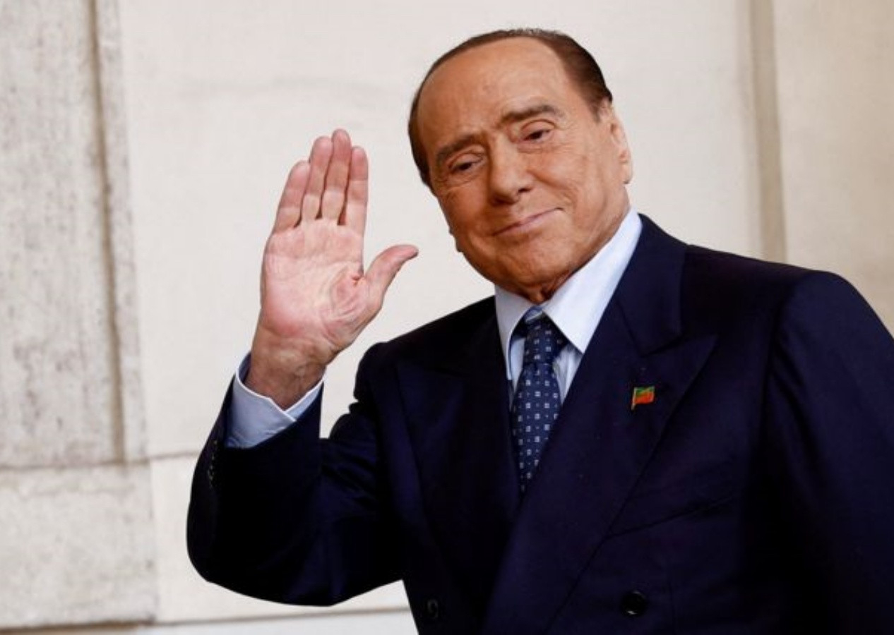 İtalya eski başbakanı Silvio Berlusconi hayatını kaybetti!