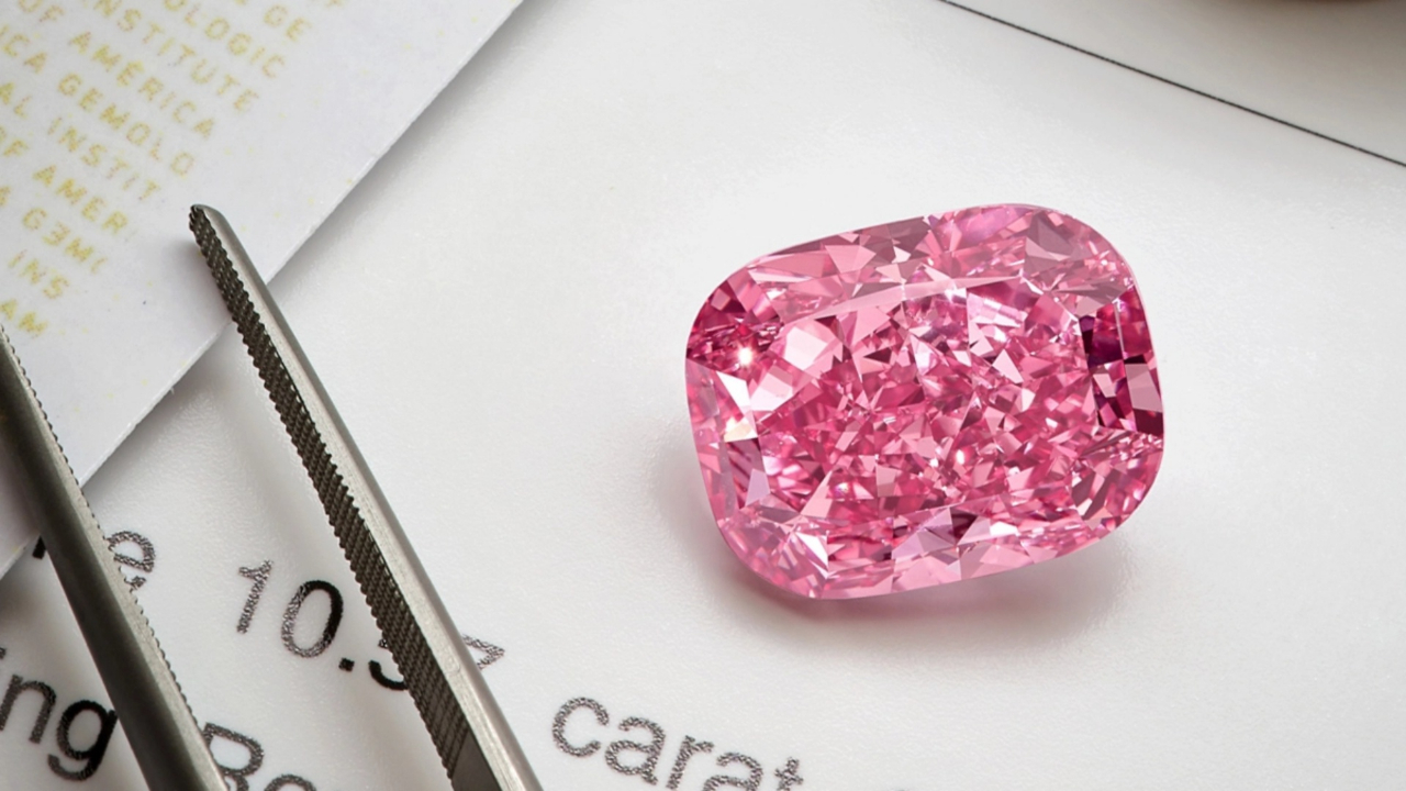 Pembe Elmas sadece 2 dakikada 34 milyon dolara satıldı