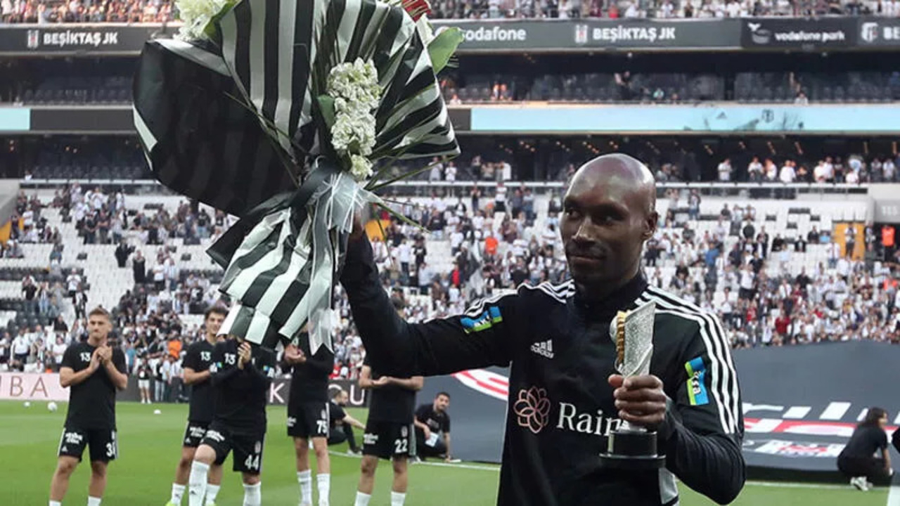 Beşiktaş efsanesi Atiba Hutchinson futbolu bıraktı!