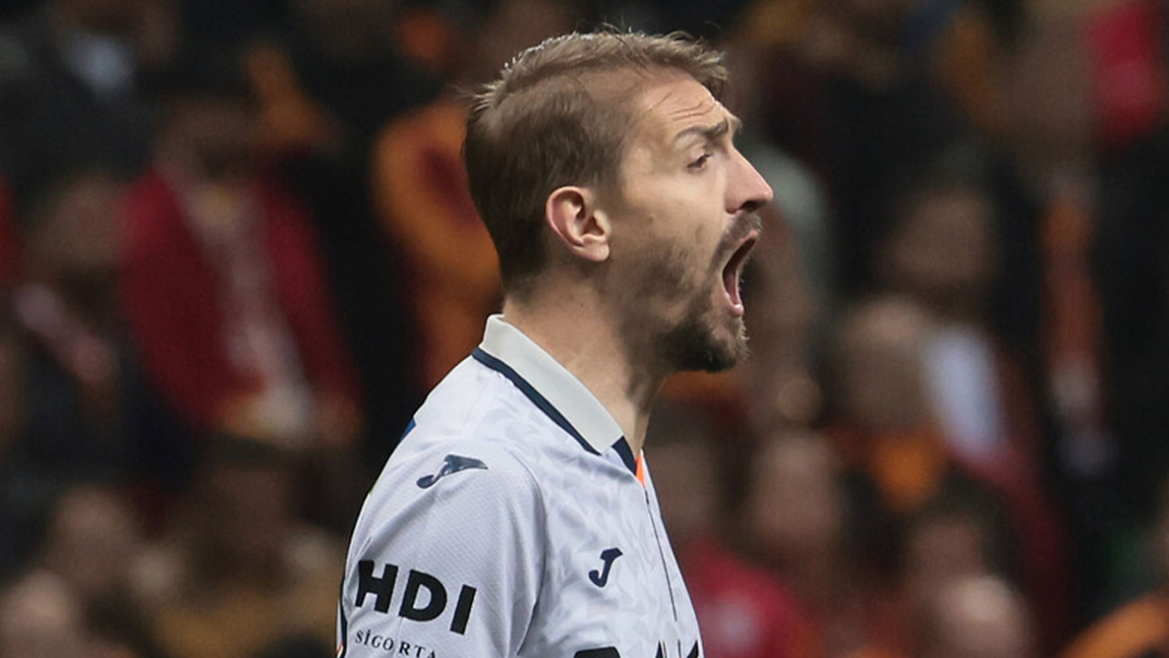 Başakşehir'de Caner Erkin ile yollar ayrıldı