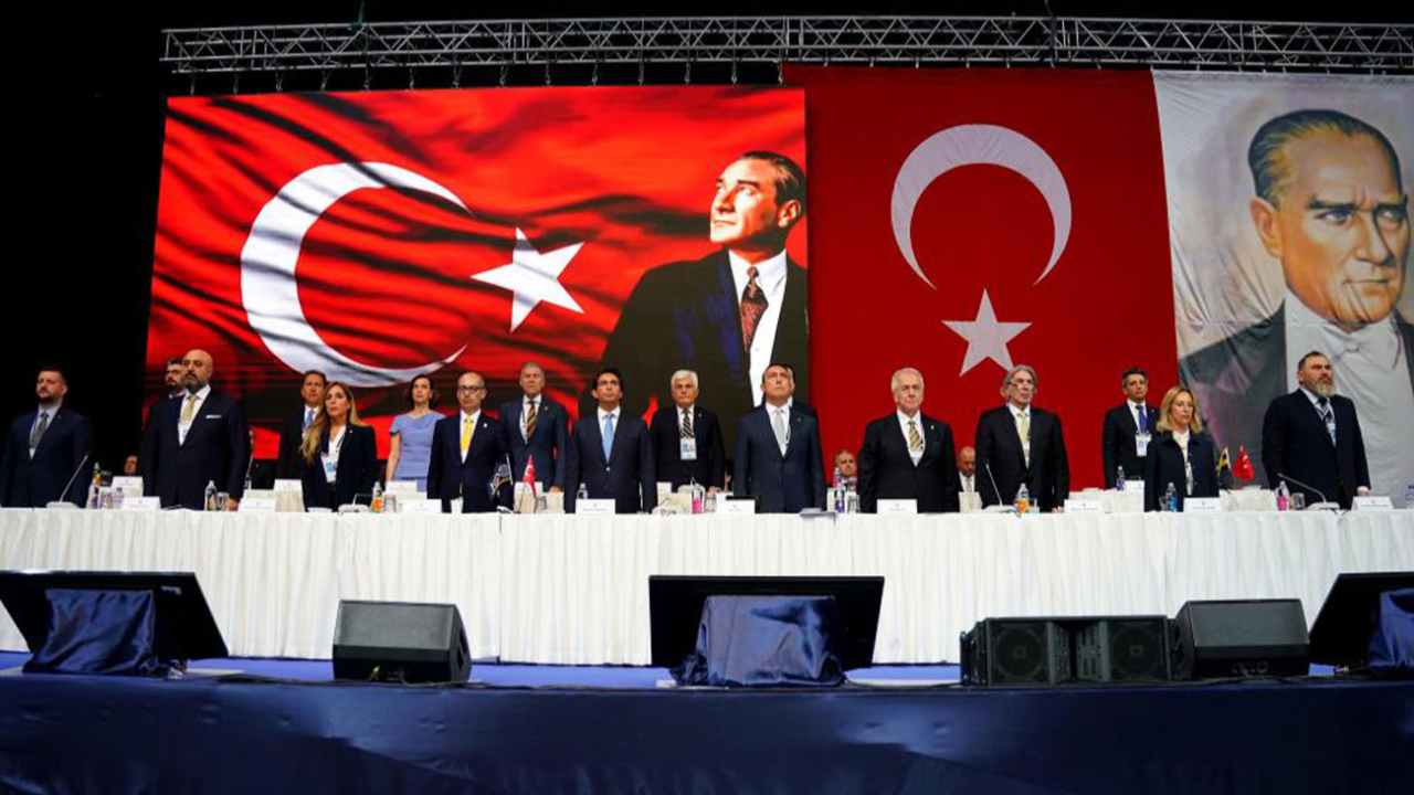 Fenerbahçe genel kurulunda istifa kararı