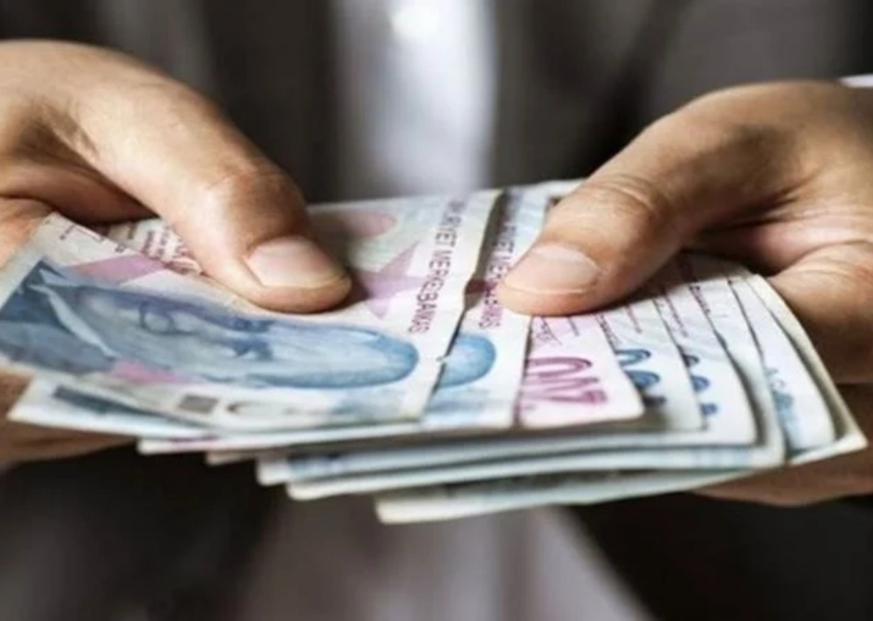SGK'dan açıklama! Emekli maaşı ve bayram ikramiyeleri ödemeleri başladı