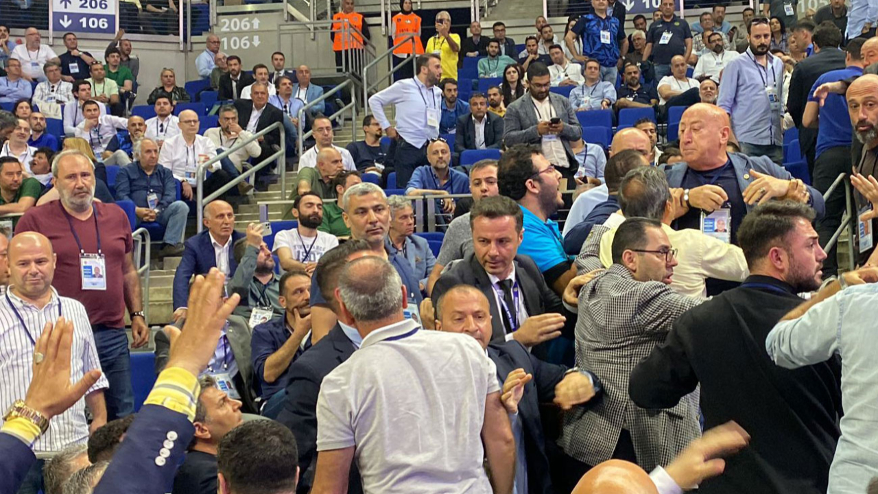 Fenerbahçe Olağan Mali Genel Kurulu'nda gerginlik