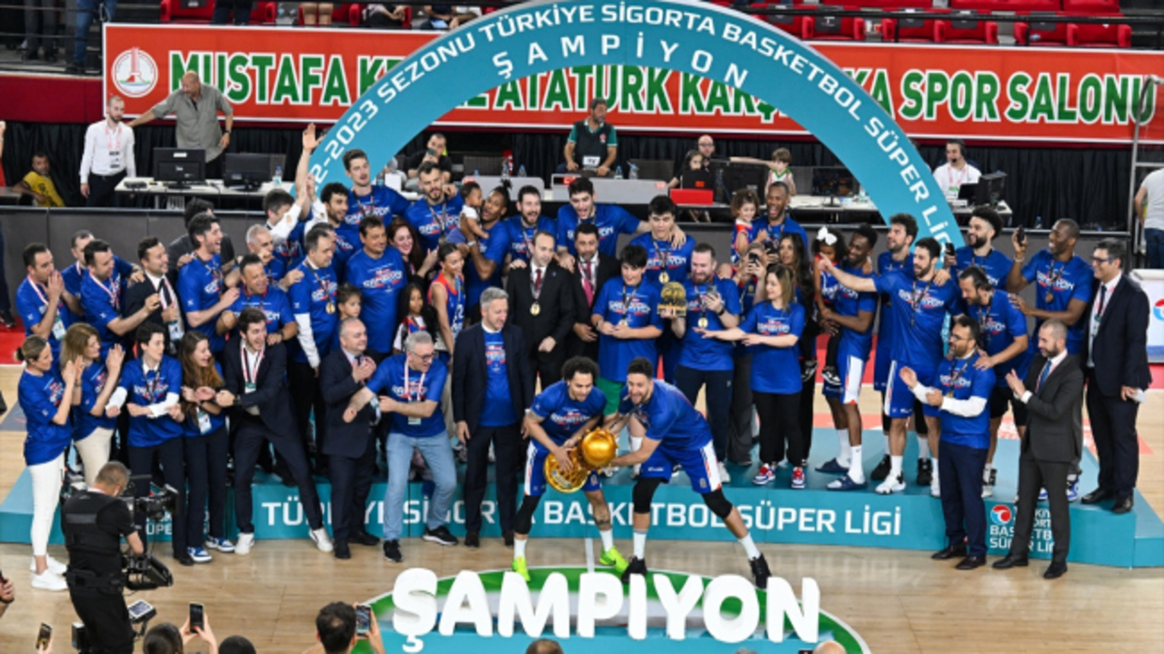 Anadolu Efes 16. şampiyonluk kupasına kavuştu!