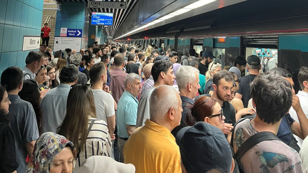 Marmaray Üsküdar durağında intihar girişimi: Seferler gecikmeli yapılıyor!