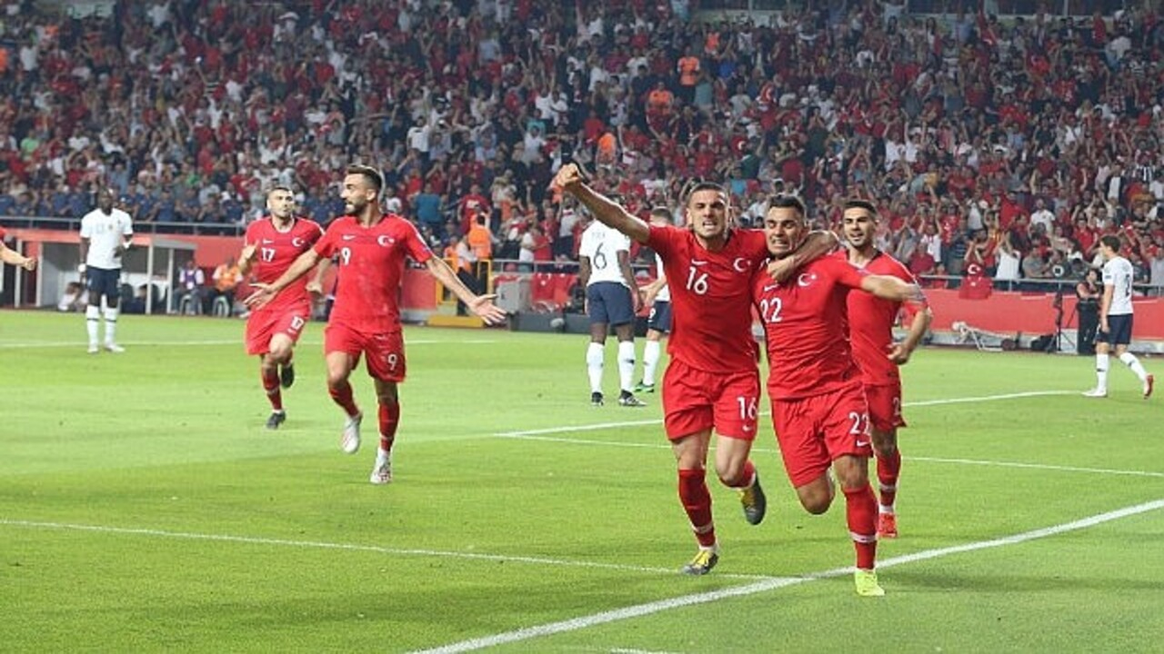 Millilerin golü 'teknik arıza'ya takıldı! Ofsayt çizgisi çekilemedi...