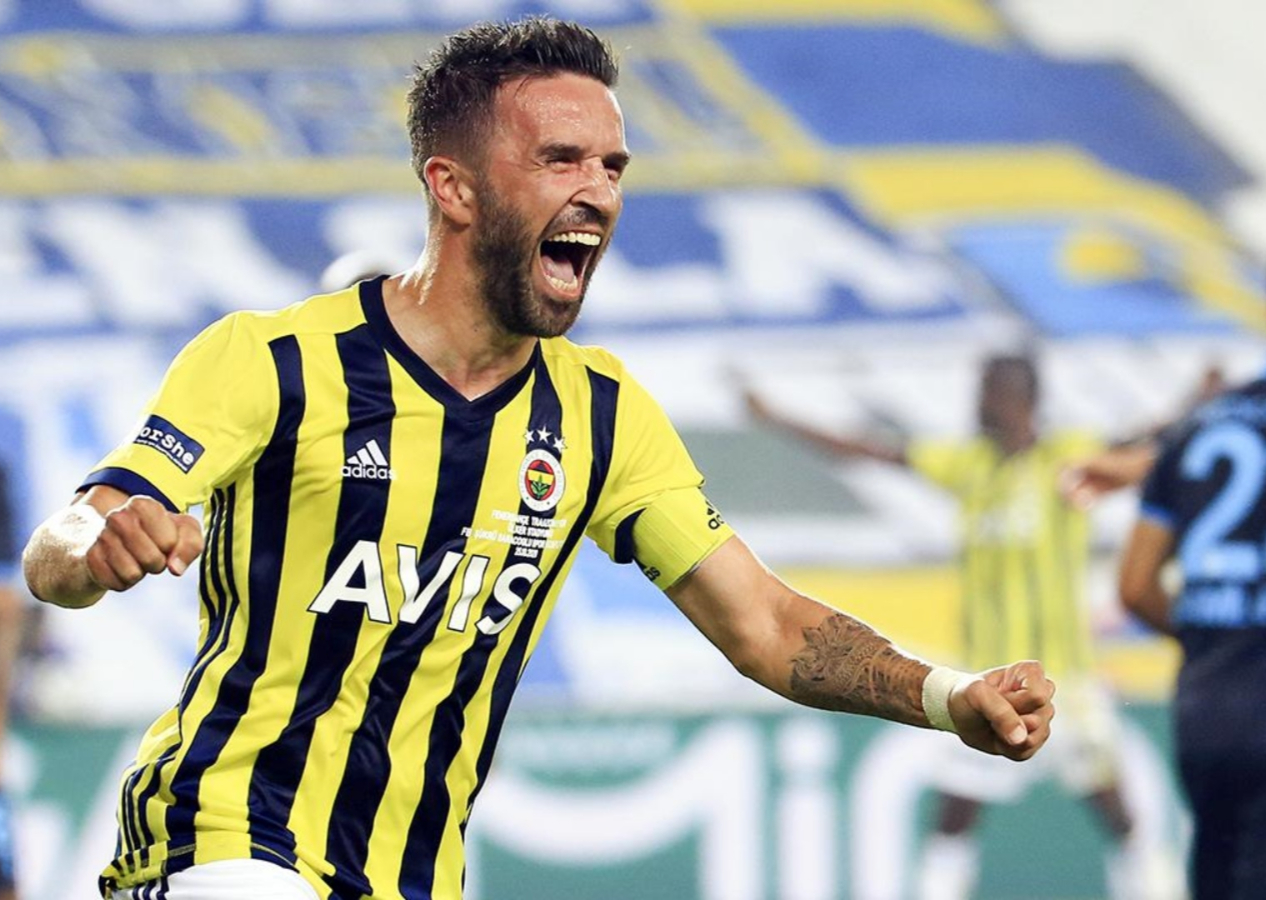 Gökhan Gönül futbolu bıraktı