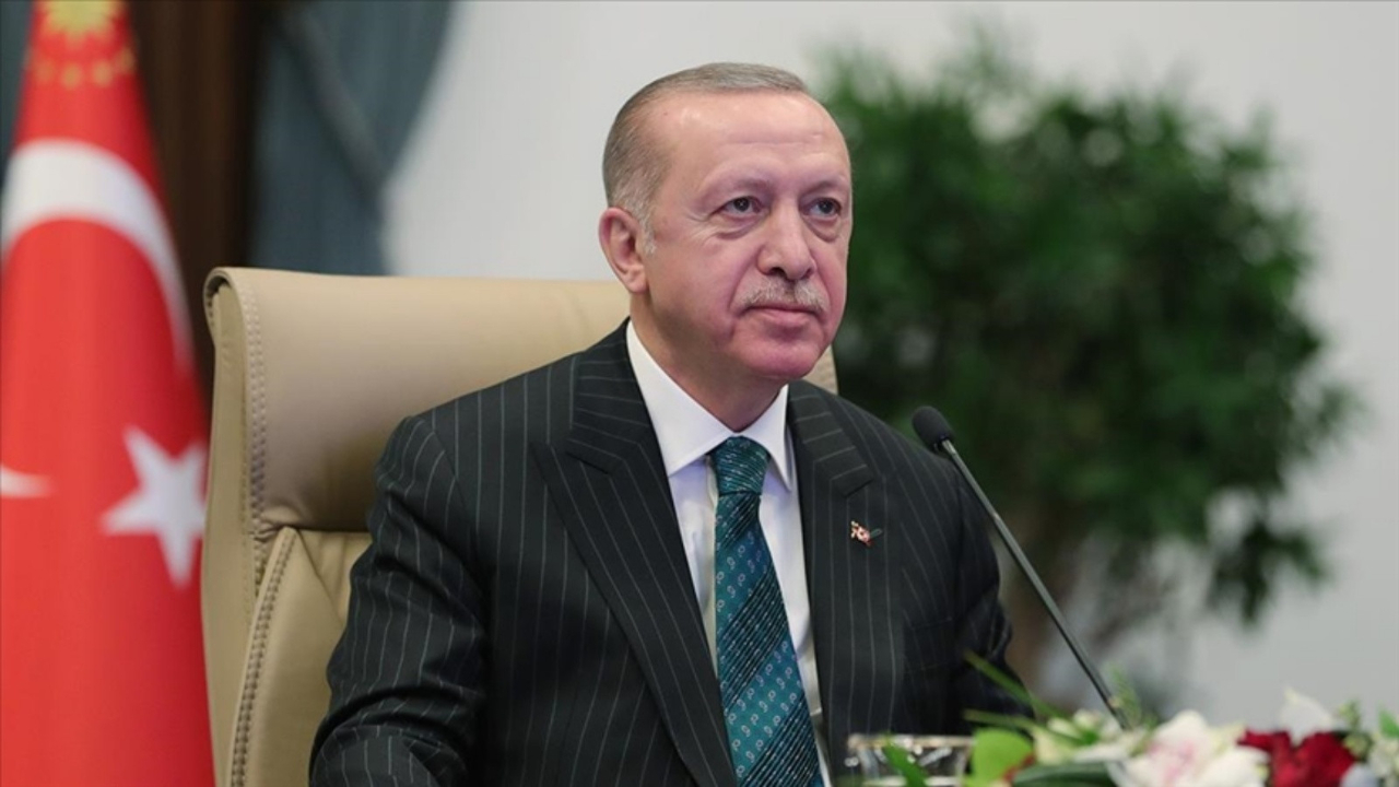 Cumhurbaşkanı Erdoğan'dan MKYK'da 3 talimat! Vergisiz telefon, bedava internet, 150 bin lira faizsiz kredi!