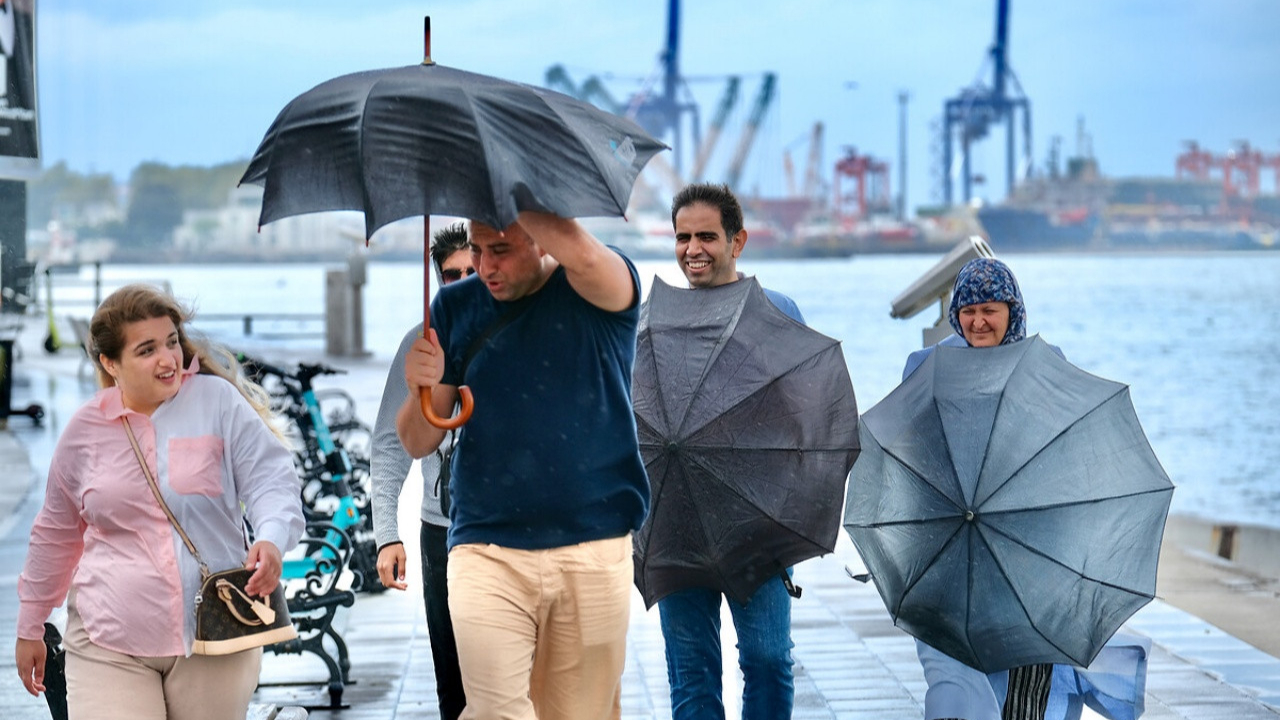 Valilik ve Meteoroloji'den peş peşe uyarı: İstanbul ve Tekirdağ'da 4 saat içinde kuvvetli yağış etkili olacak!