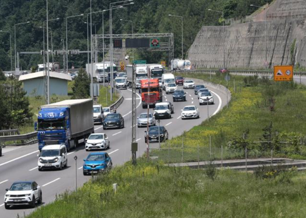 Yola çıkacaklar dikkat! Bayram trafiği başladı