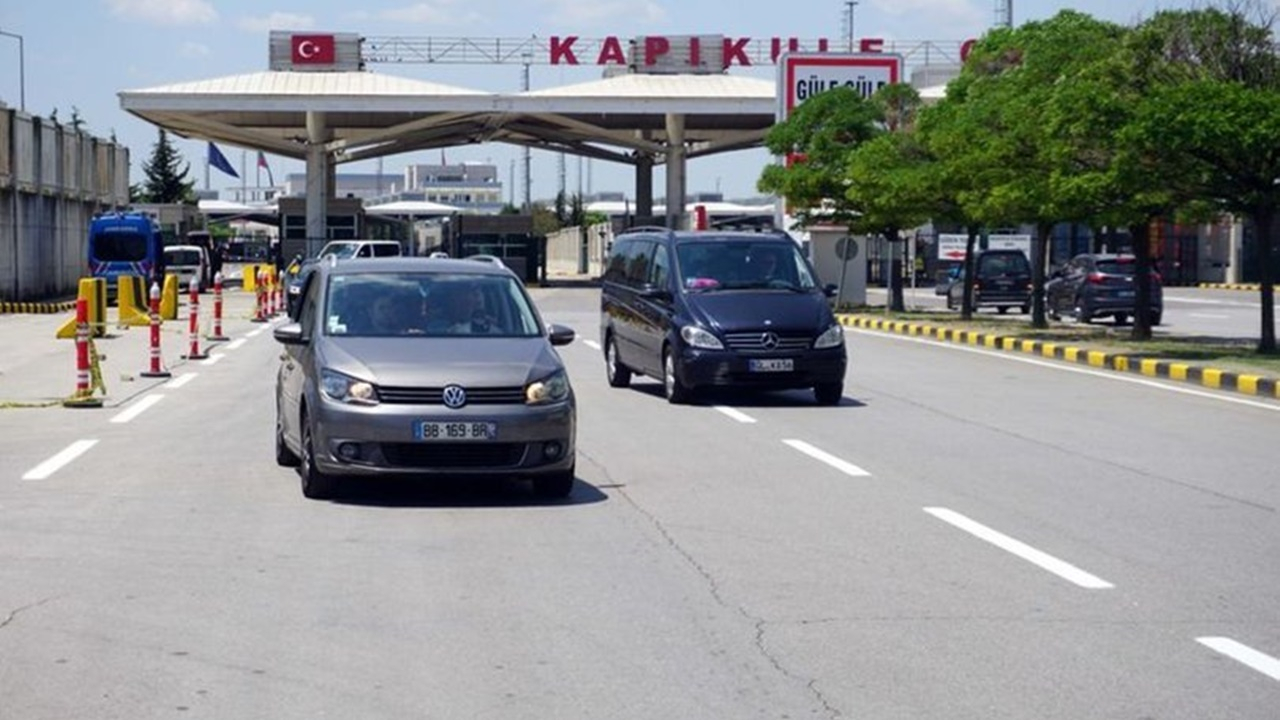 Gurbetçiler euro getiriyor! Kapıkule’den yüz bin giriş yapıldı