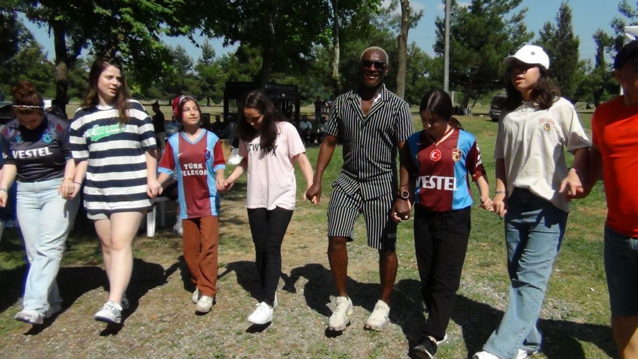 Trabzonspor’un eski yıldızı Ibrahima Yattara'dan çocukları sevindiren hareket!