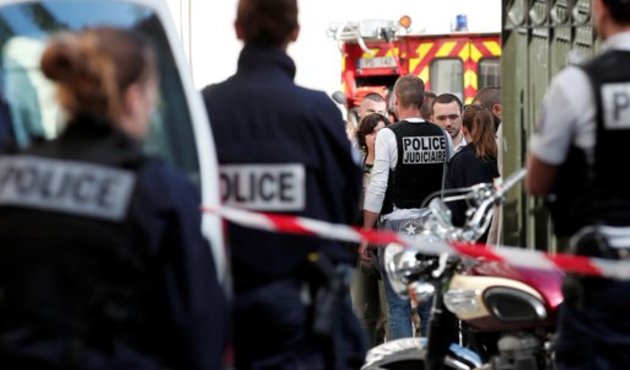 Paris ayakta! Sabah askerleri ezen saldırgan polisle çatışmaya girdi...