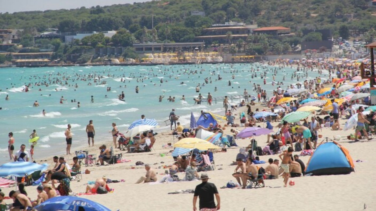 İzmir'de bayram yoğunluğu! Giriş yapan araç sayısı bir şehir nüfusu kadar