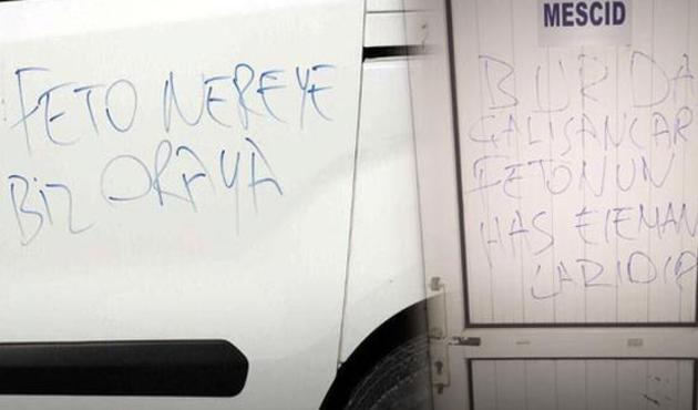 Kamu kurumunun kapılarında şok eden FETÖ mesajları!