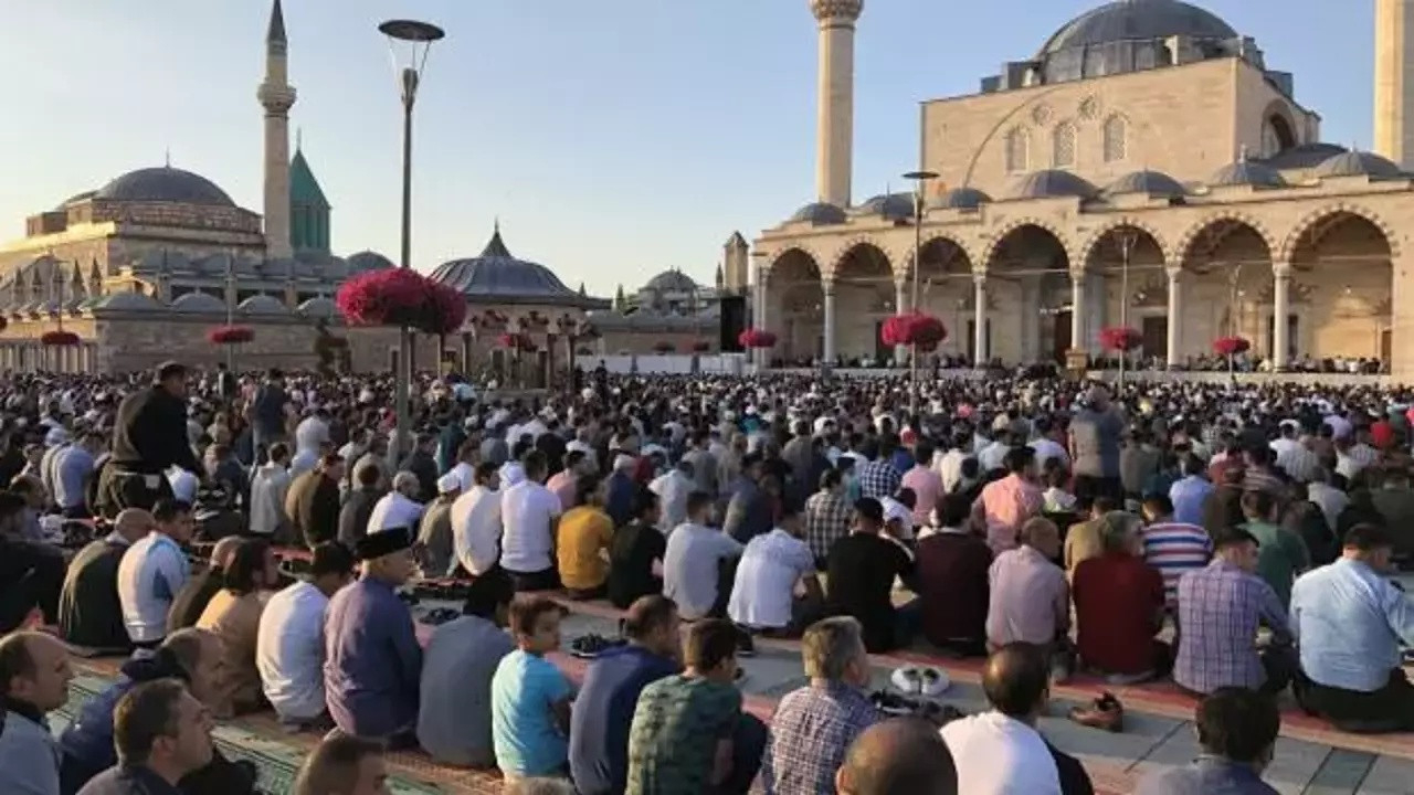 Camilerde Kurban Bayramı namazı yoğunluğu! CANLI YAYIN