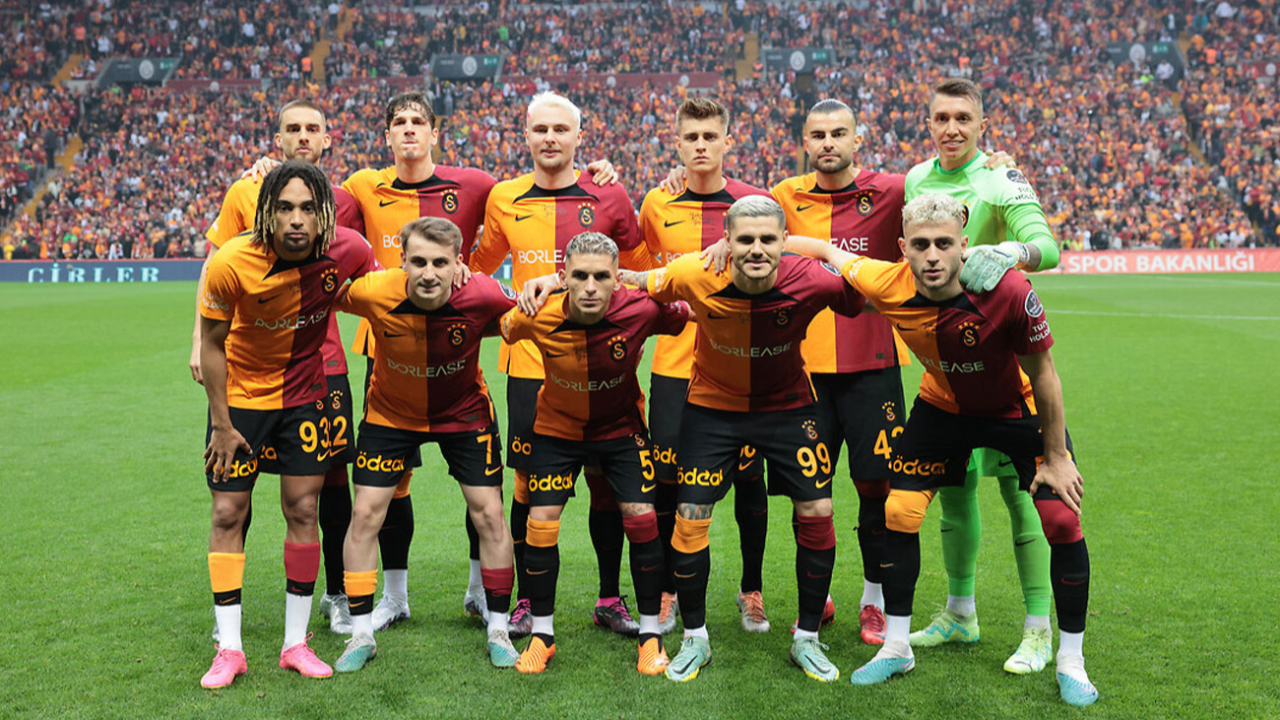 Galatasaraylı futbolcu trafik kazası geçirdi