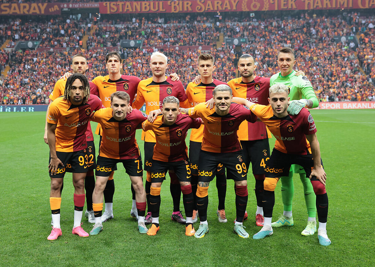 Galatasaraylı futbolcu trafik kazası geçirdi