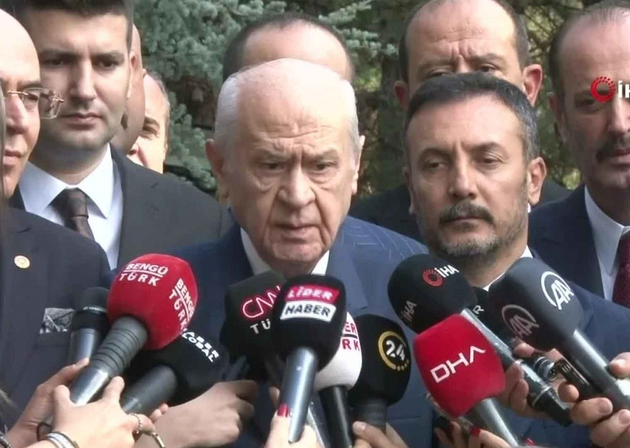 MHP Lideri Devlet Bahçeli'den Türkeş'in kabrini ziyaret sonrası önemli açıklamalar! "Ruleti Putin kazanmıştır!"