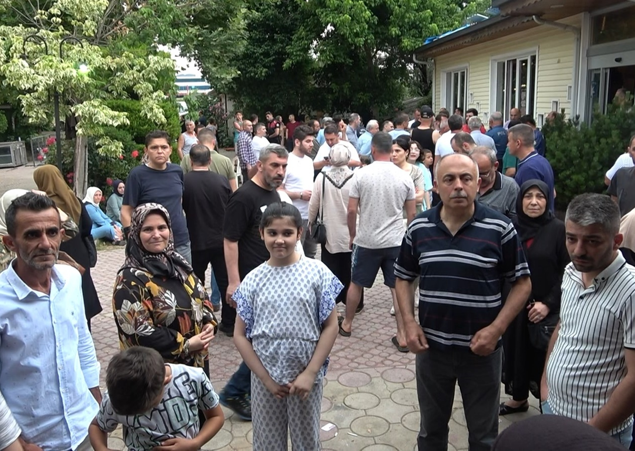 Kurbanlık danaya girdiler, sosis teslim aldılar! Bin 700 kişi ayaklandı, tonlarca et imha edildi